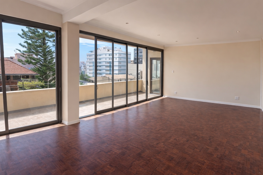 3 Bedroom Property for Sale in Sea Point Western Cape